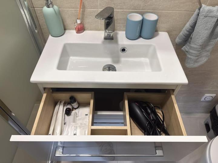 Chambre Privee Pour 4 Personnes En Banlieue Parisienne A Bondy Luaran gambar