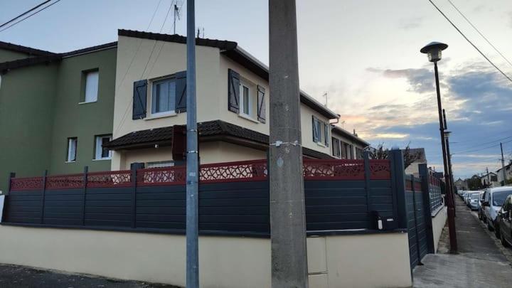 Chambre Privee Pour 4 Personnes En Banlieue Parisienne A Bondy Luaran gambar